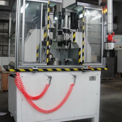 变速箱盖4孔加工线